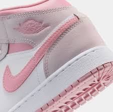 AIR JORDAN RETRO 1 MID - image 3