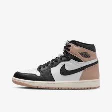AIR JORDAN RETRO 1 HIGH - image 1