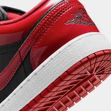 AIR JORDAN RETRO 1 LOW - image 3