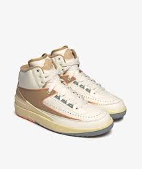 JORDAN RETRO 2 LOW - image 2