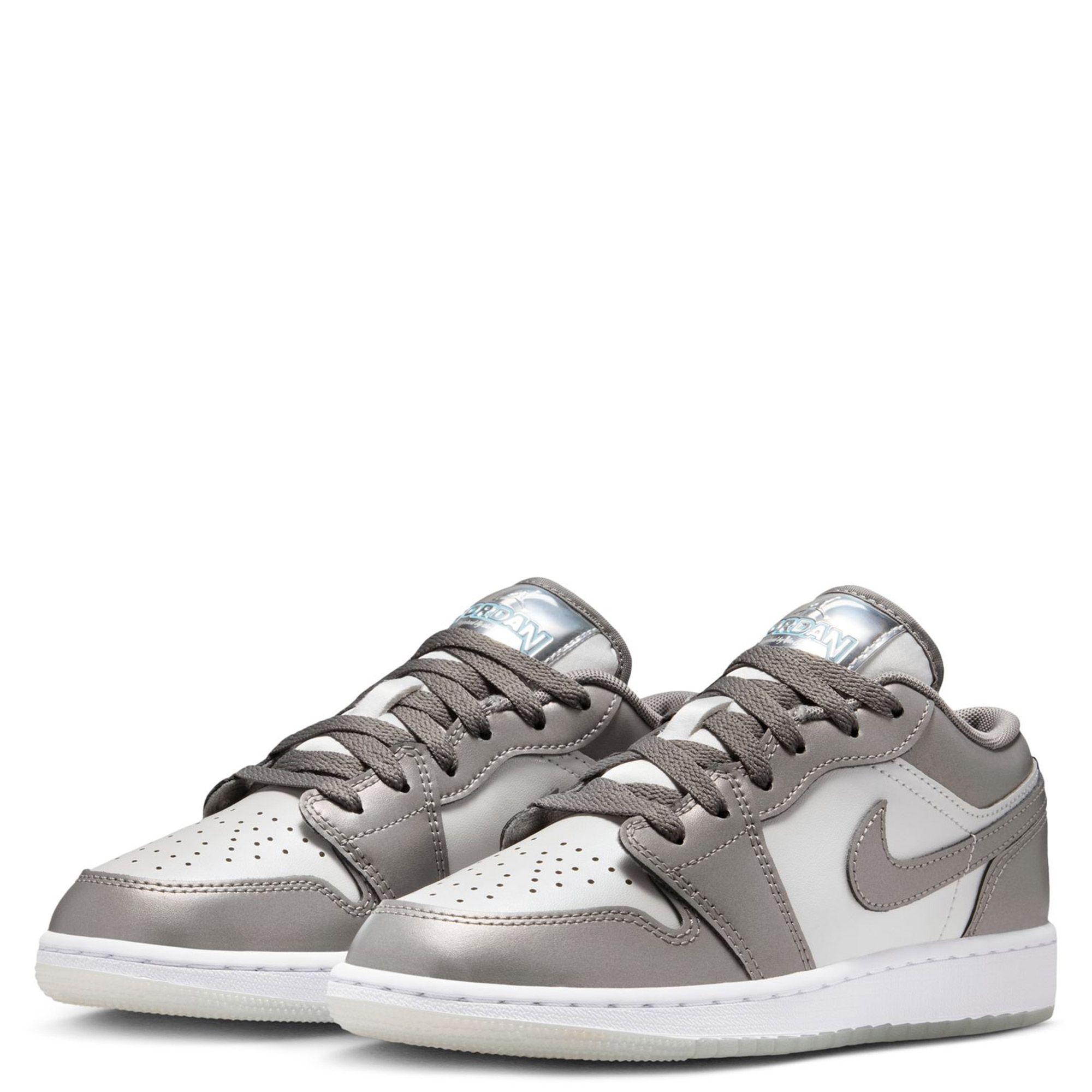 AIR JORDAN RETRO 1 LO - image 2
