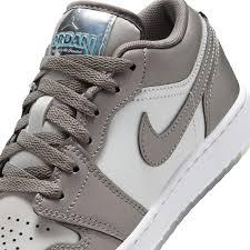 AIR JORDAN RETRO 1 LO - image 3